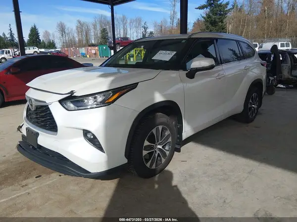 5TDGZRBH9LS047198 2020 TOYOTA HIGHLANDER - Image 2