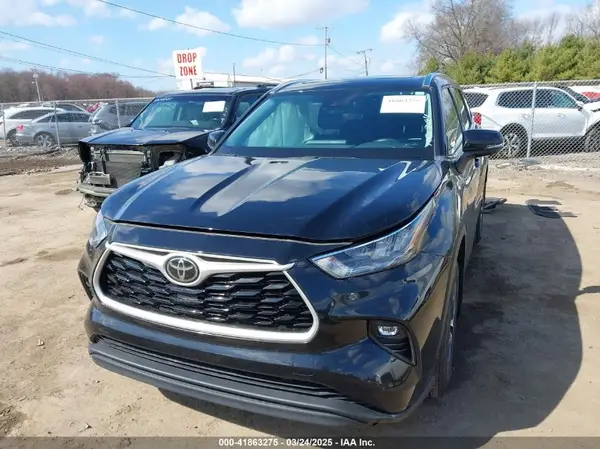 5TDGZRBH9LS054572 2020 TOYOTA HIGHLANDER - Image 2