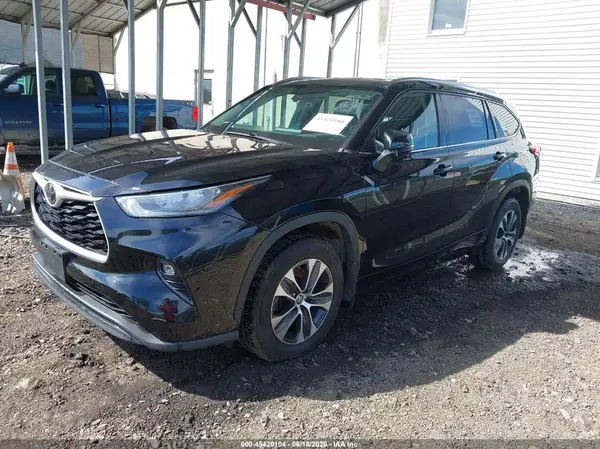 5TDGZRBH9LS503989 2020 TOYOTA HIGHLANDER - Image 2