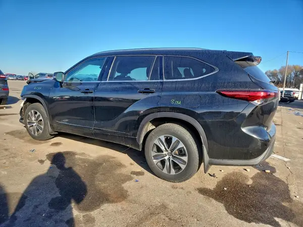 5TDGZRBH9LS510165 2020 TOYOTA HIGHLANDER - Image 2