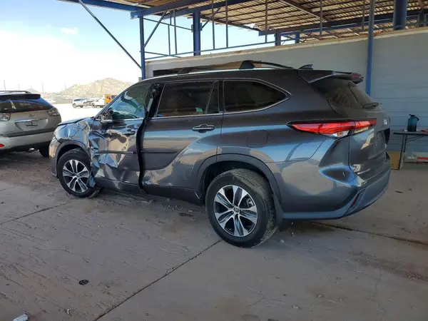 5TDGZRBH9LS514037 2020 TOYOTA HIGHLANDER - Image 2