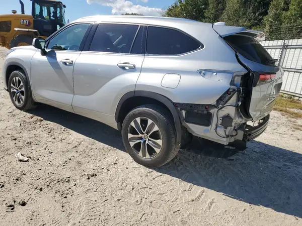 5TDGZRBH9LS515995 2020 TOYOTA HIGHLANDER - Image 2