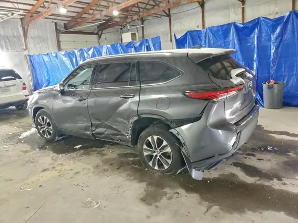 5TDGZRBH9LS520646 2020 TOYOTA HIGHLANDER - Image 2
