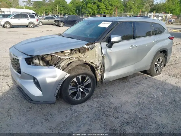 5TDGZRBH9MS059076 2021 TOYOTA HIGHLANDER - Image 2