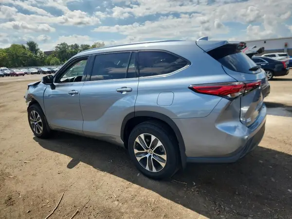 5TDGZRBH9MS066075 2021 TOYOTA HIGHLANDER - Image 2
