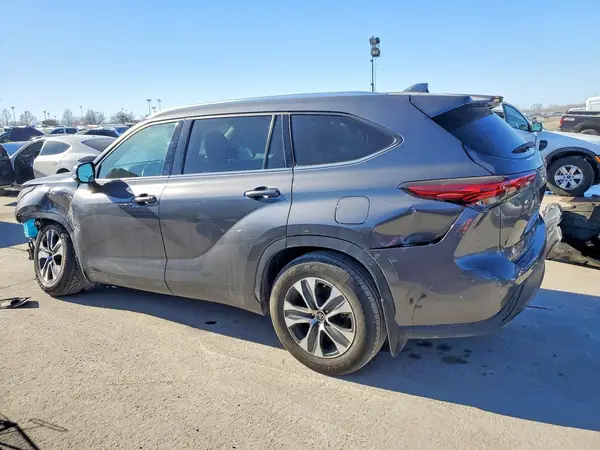 5TDGZRBH9MS068490 2021 TOYOTA HIGHLANDER - Image 2