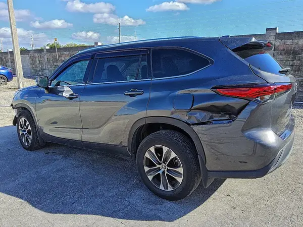 5TDGZRBH9MS068618 2021 TOYOTA HIGHLANDER - Image 2
