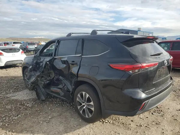 5TDGZRBH9MS071938 2021 TOYOTA HIGHLANDER - Image 2