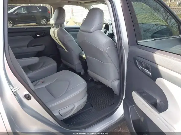 5TDGZRBH9MS077285 2021 TOYOTA HIGHLANDER - Image 8