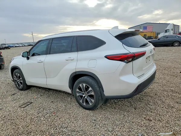 5TDGZRBH9MS080977 2021 TOYOTA HIGHLANDER - Image 2
