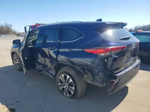 5TDGZRBH9MS081319 2021 TOYOTA HIGHLANDER - Image 2