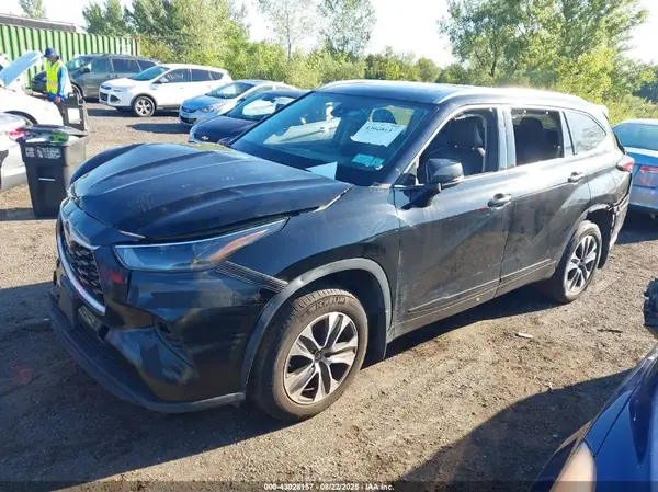 5TDGZRBH9MS091090 2021 TOYOTA HIGHLANDER - Image 2