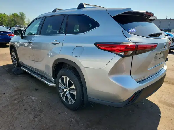 5TDGZRBH9MS091932 2021 TOYOTA HIGHLANDER - Image 2