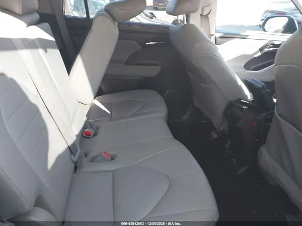 5TDGZRBH9MS100869 2021 TOYOTA HIGHLANDER - Image 8