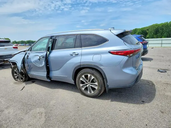 5TDGZRBH9MS108535 2021 TOYOTA HIGHLANDER - Image 2