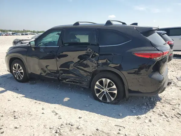 5TDGZRBH9MS122161 2021 TOYOTA HIGHLANDER - Image 2