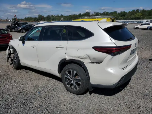 5TDGZRBH9MS128106 2021 TOYOTA HIGHLANDER - Image 2