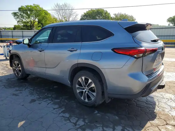 5TDGZRBH9MS132950 2021 TOYOTA HIGHLANDER - Image 2