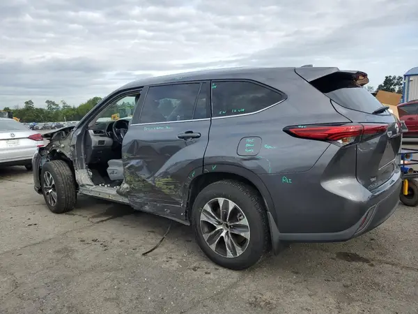 5TDGZRBH9MS133208 2021 TOYOTA HIGHLANDER - Image 2
