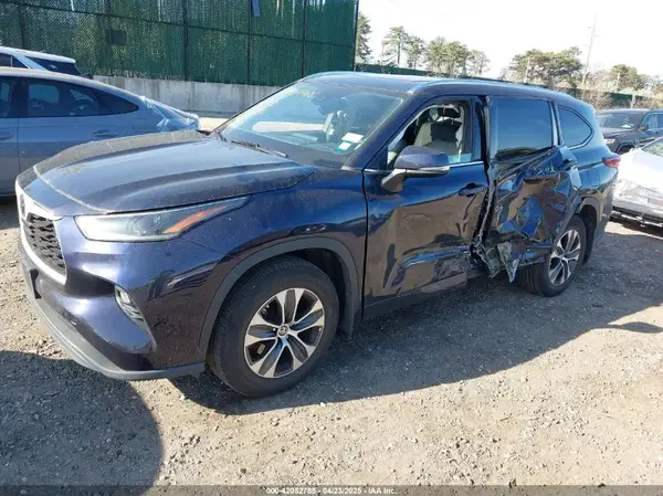 5TDGZRBH9MS136822 2021 TOYOTA HIGHLANDER - Image 2