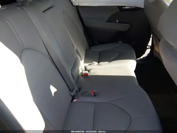 5TDGZRBH9MS136822 2021 TOYOTA HIGHLANDER - Image 8