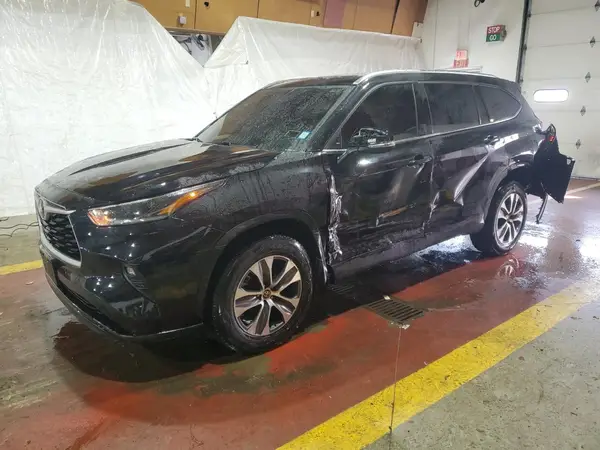 5TDGZRBH9MS158335 2021 TOYOTA HIGHLANDER - Image 1
