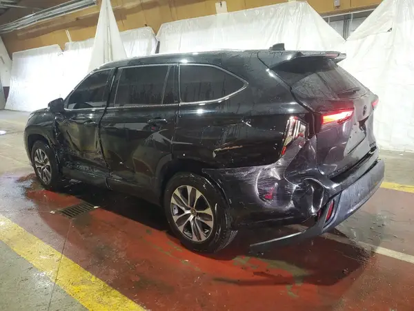 5TDGZRBH9MS158335 2021 TOYOTA HIGHLANDER - Image 2
