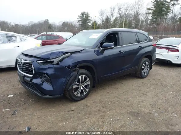 5TDGZRBH9MS159680 2021 TOYOTA HIGHLANDER - Image 2