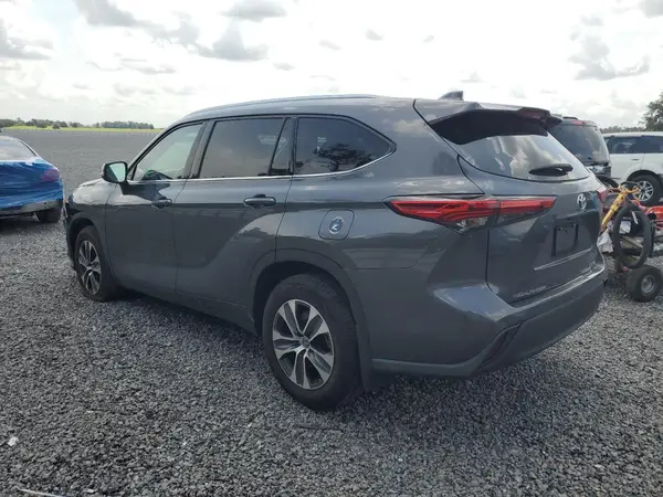 5TDGZRBH9MS525749 2021 TOYOTA HIGHLANDER - Image 2