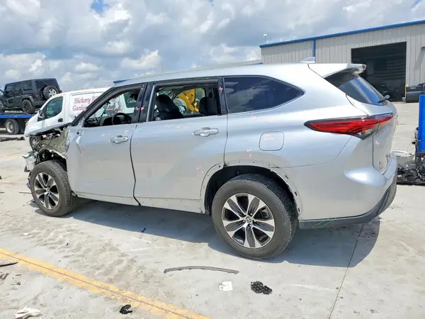 5TDGZRBH9MS527355 2021 TOYOTA HIGHLANDER - Image 2