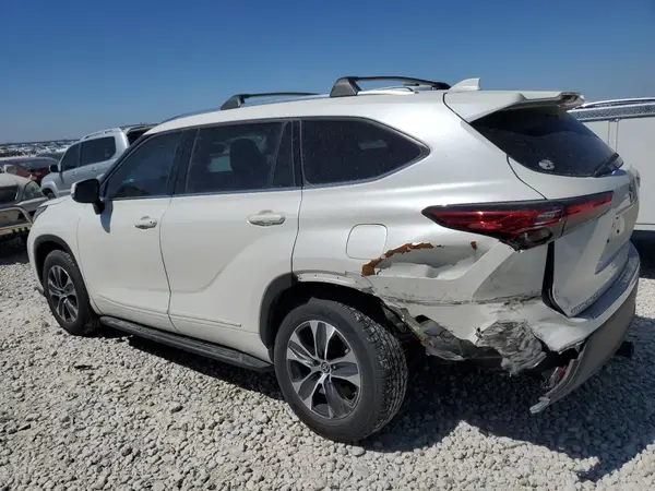 5TDGZRBH9MS532586 2021 TOYOTA HIGHLANDER - Image 2