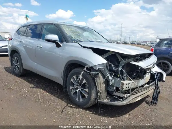 5TDGZRBH9MS535648 2021 TOYOTA HIGHLANDER - Image 1
