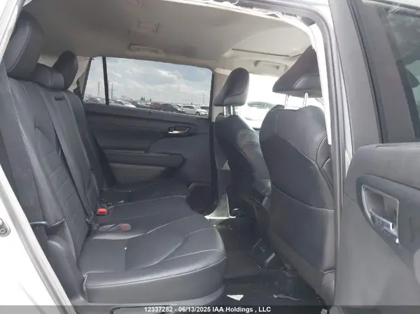 5TDGZRBH9MS535648 2021 TOYOTA HIGHLANDER - Image 8