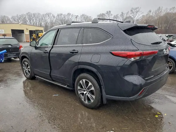 5TDGZRBH9MS543815 2021 TOYOTA HIGHLANDER - Image 2