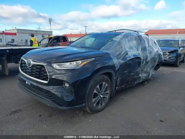 5TDGZRBH9MS544138 2021 TOYOTA HIGHLANDER - Image 2