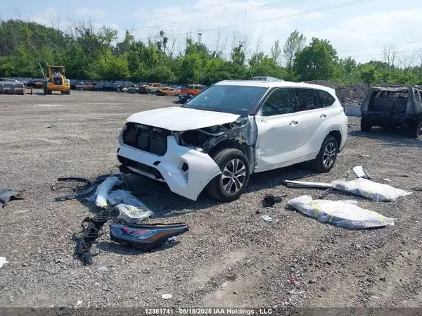 5TDGZRBH9MS553051 2021 TOYOTA HIGHLANDER - Image 2