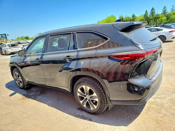 5TDGZRBH9MS554832 2021 TOYOTA HIGHLANDER - Image 2