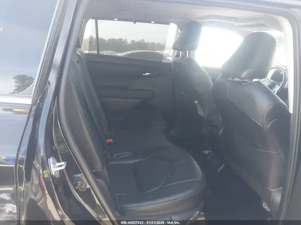 5TDGZRBH9MS555415 2021 TOYOTA HIGHLANDER - Image 8