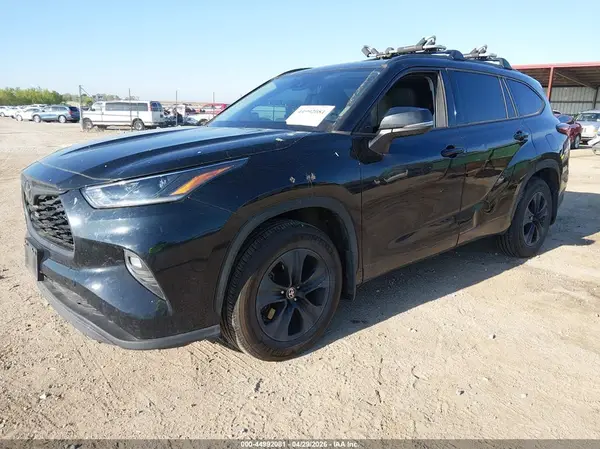 5TDGZRBH9MS556998 2021 TOYOTA HIGHLANDER - Image 2
