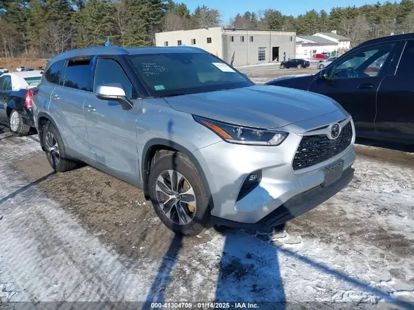 5TDGZRBH9MS557777 2021 TOYOTA HIGHLANDER - Image 1