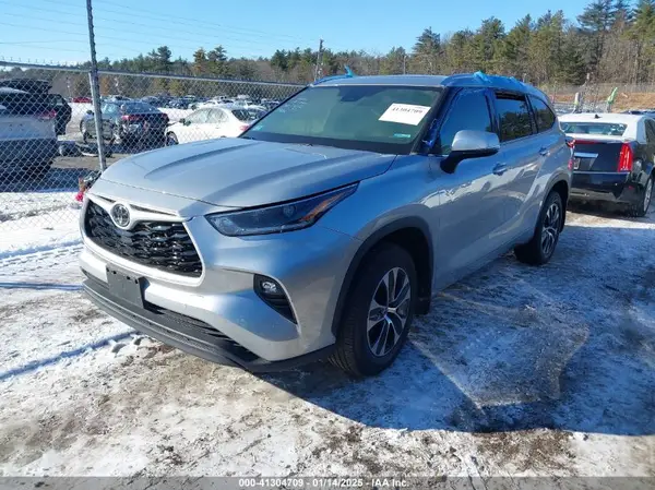 5TDGZRBH9MS557777 2021 TOYOTA HIGHLANDER - Image 2