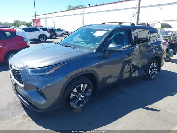 5TDGZRBH9MS557956 2021 TOYOTA HIGHLANDER - Image 2