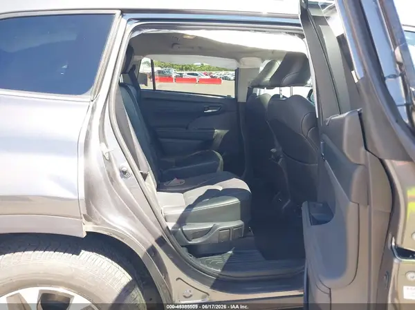 5TDGZRBH9MS557956 2021 TOYOTA HIGHLANDER - Image 8