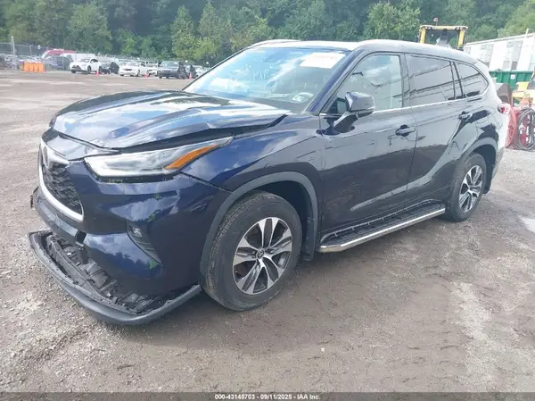5TDGZRBH9MS558251 2021 TOYOTA HIGHLANDER - Image 2