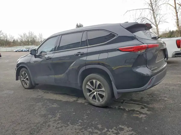 5TDGZRBH9NS163987 2022 TOYOTA HIGHLANDER - Image 2