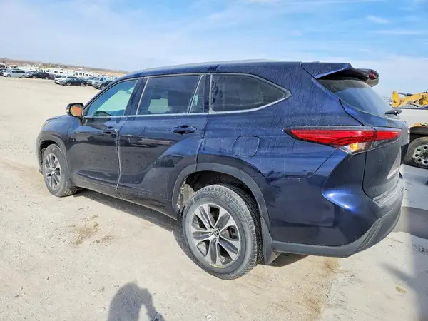 5TDGZRBH9NS163990 2022 TOYOTA HIGHLANDER - Image 2