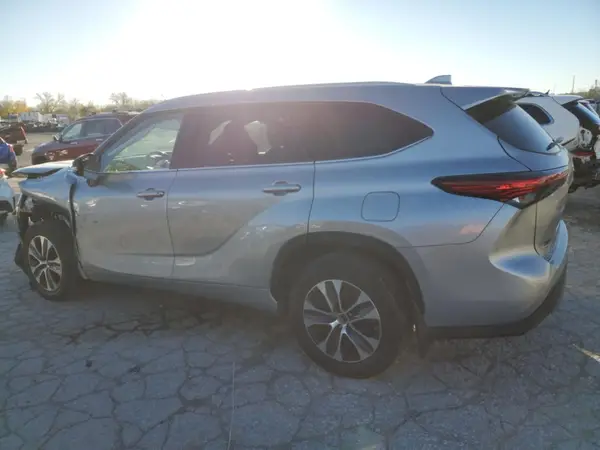 5TDGZRBH9NS164041 2022 TOYOTA HIGHLANDER - Image 2