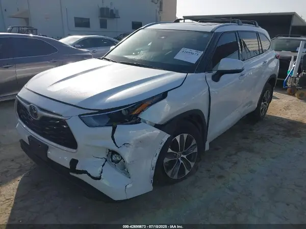 5TDGZRBH9NS164329 2022 TOYOTA HIGHLANDER - Image 2