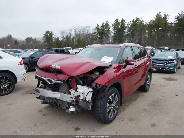5TDGZRBH9NS169806 2022 TOYOTA HIGHLANDER - Image 2