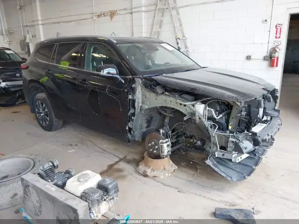 5TDGZRBH9NS171927 2022 TOYOTA HIGHLANDER - Image 1